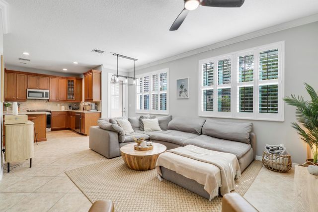 4558 Mediterranean Circle, Palm Beach Gardens, FL 33418