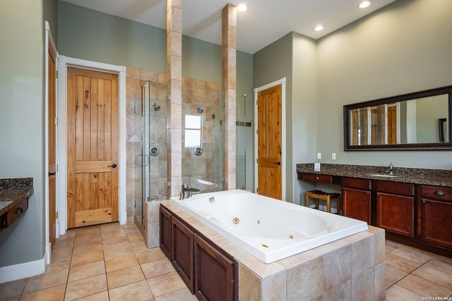 800 High Oaks, Canyon Lake, TX 78133