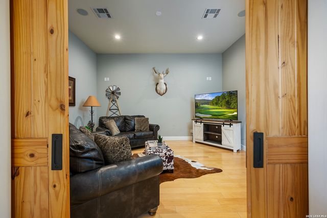 800 High Oaks, Canyon Lake, TX 78133