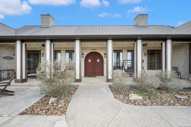 800 High Oaks, Canyon Lake, TX 78133