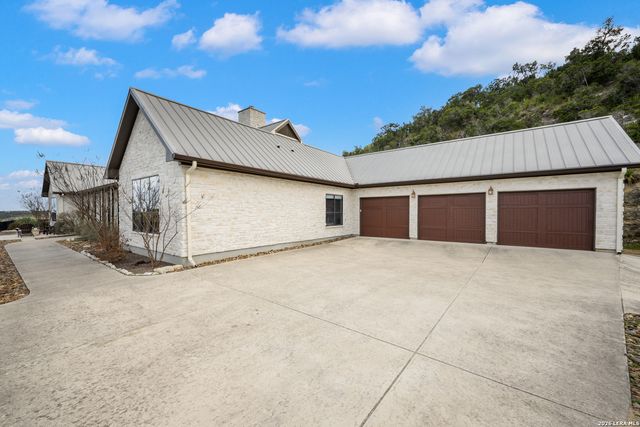 800 High Oaks, Canyon Lake, TX 78133