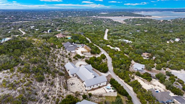 800 High Oaks, Canyon Lake, TX 78133
