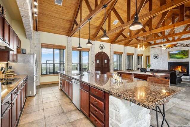 800 High Oaks, Canyon Lake, TX 78133