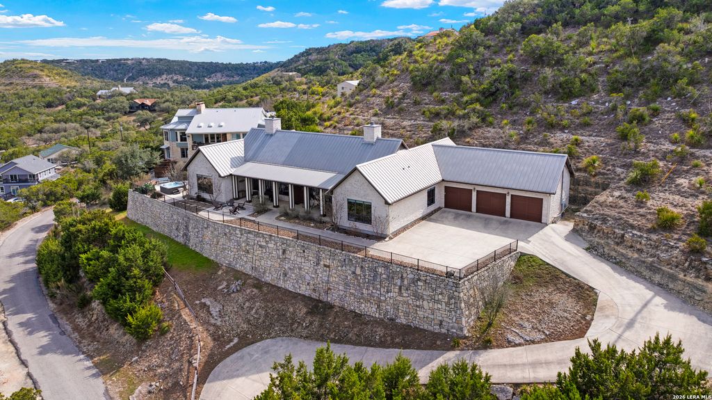 800 High Oaks, Canyon Lake, TX 78133