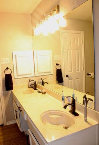 808 Bridgewater Lane, Mesquite, TX 75181