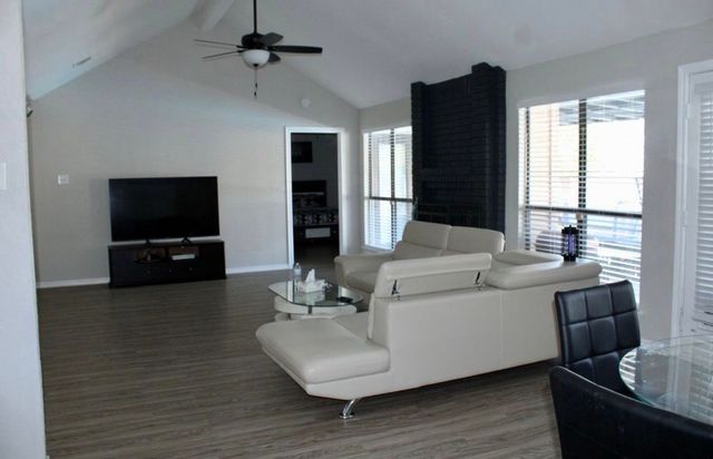 808 Bridgewater Lane, Mesquite, TX 75181