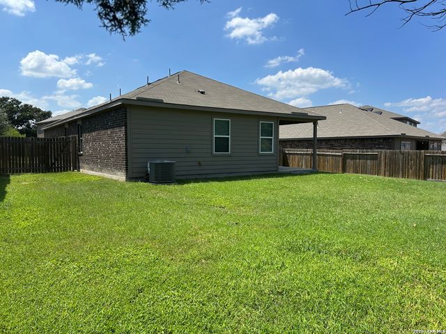 7970 Cactus Plum Dr, San Antonio, TX 78254