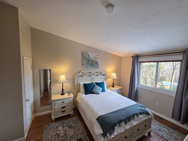 70 Londonderry Rd 70, Grafton, MA 01519