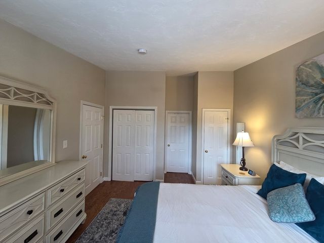 70 Londonderry Rd 70, Grafton, MA 01519