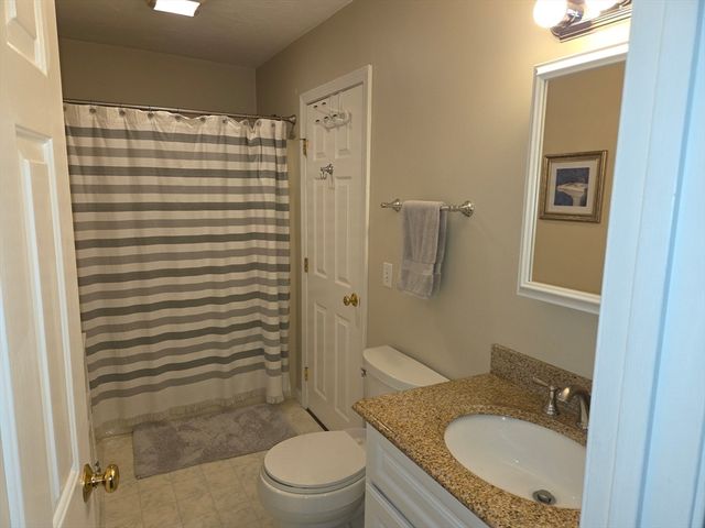 70 Londonderry Rd 70, Grafton, MA 01519