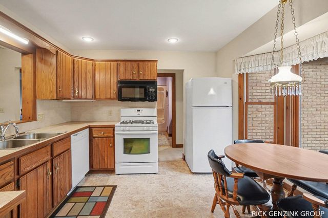 314 Foxcroft Circle, Holland, MI 49423