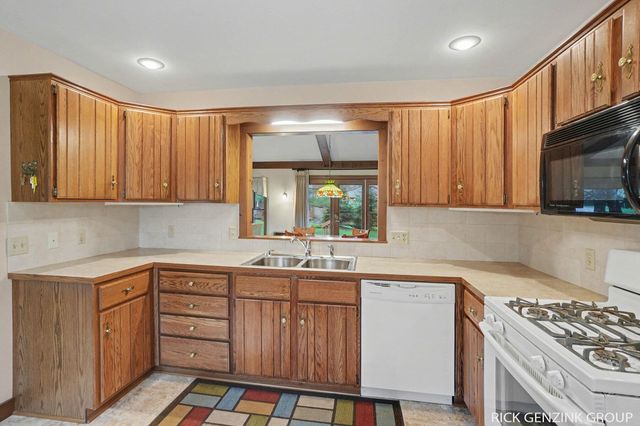 314 Foxcroft Circle, Holland, MI 49423