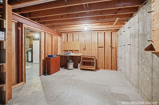 314 Foxcroft Circle, Holland, MI 49423