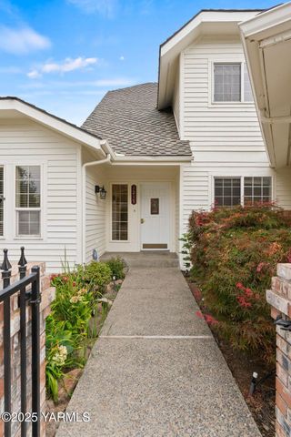 1217 N 22nd Ave, Yakima, WA 98902