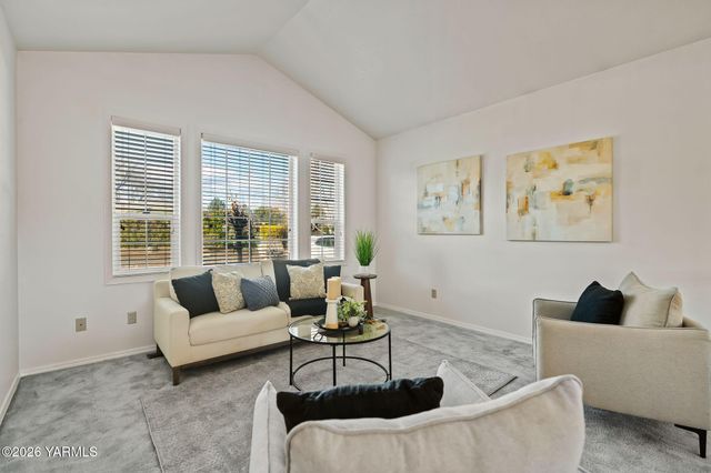 1217 N 22nd Ave, Yakima, WA 98902