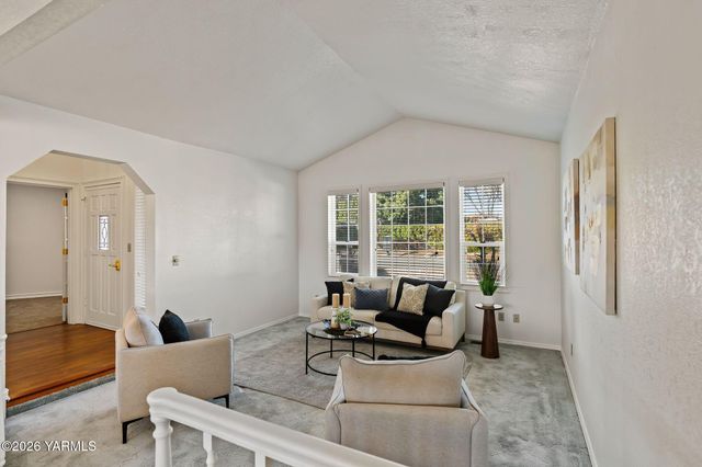 1217 N 22nd Ave, Yakima, WA 98902