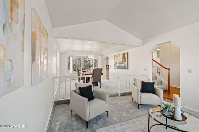 1217 N 22nd Ave, Yakima, WA 98902