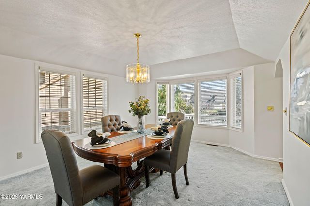 1217 N 22nd Ave, Yakima, WA 98902