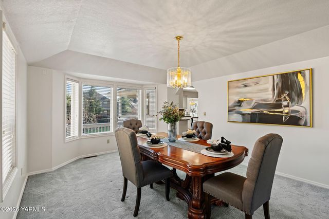 1217 N 22nd Ave, Yakima, WA 98902