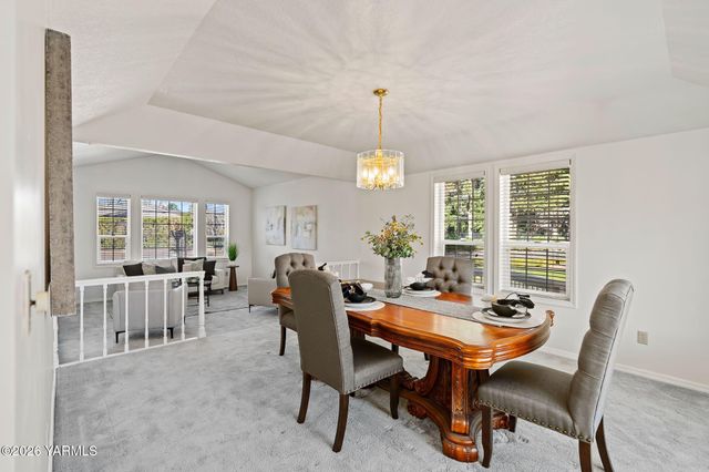 1217 N 22nd Ave, Yakima, WA 98902