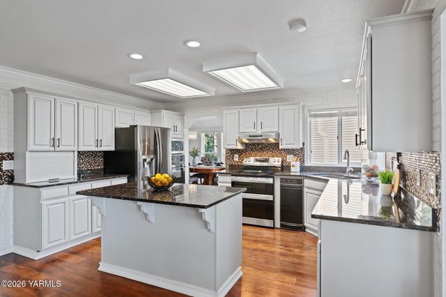 1217 N 22nd Ave, Yakima, WA 98902