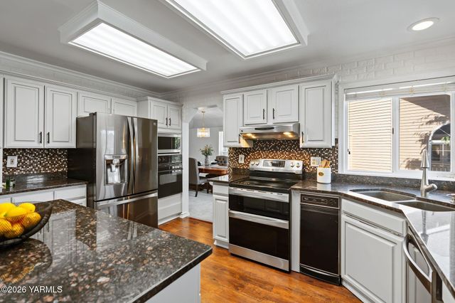 1217 N 22nd Ave, Yakima, WA 98902