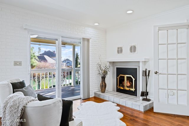 1217 N 22nd Ave, Yakima, WA 98902