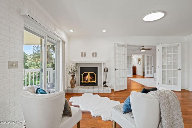 1217 N 22nd Ave, Yakima, WA 98902