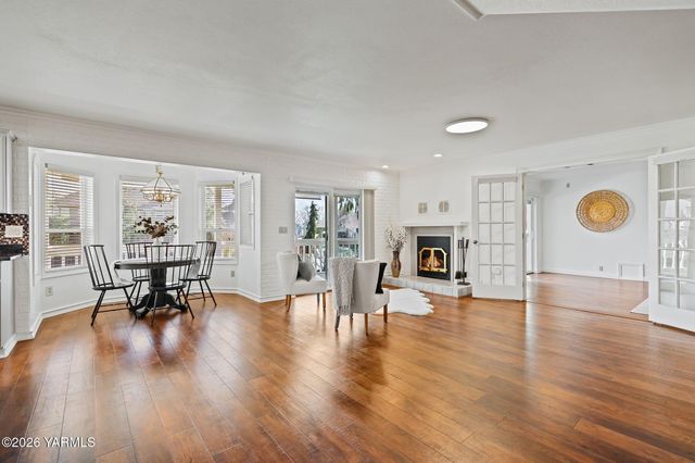 1217 N 22nd Ave, Yakima, WA 98902