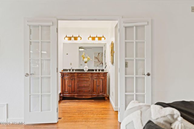 1217 N 22nd Ave, Yakima, WA 98902