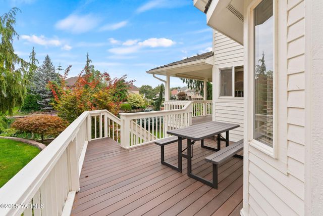 1217 N 22nd Ave, Yakima, WA 98902