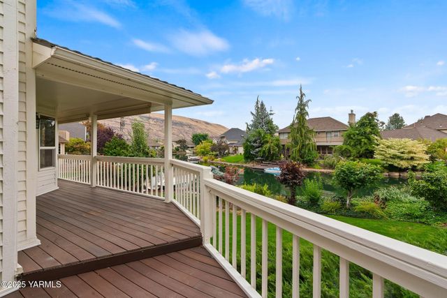 1217 N 22nd Ave, Yakima, WA 98902