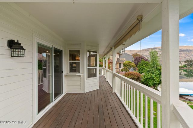 1217 N 22nd Ave, Yakima, WA 98902