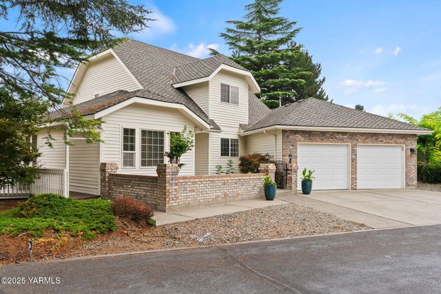 1217 N 22nd Ave, Yakima, WA 98902