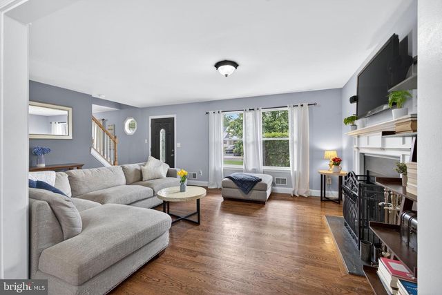 10 COUNTRY RD, Jackson, NJ 08527