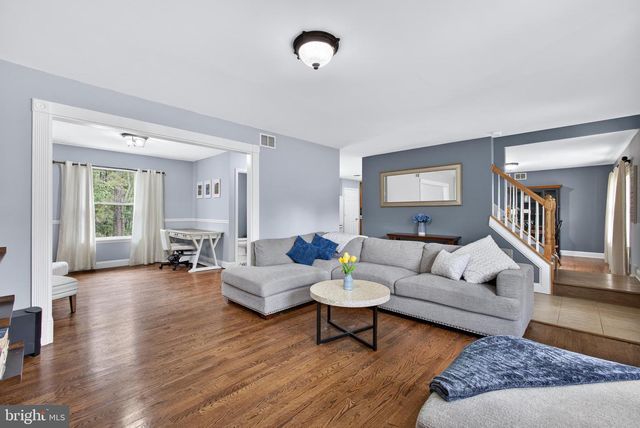 10 COUNTRY RD, Jackson, NJ 08527