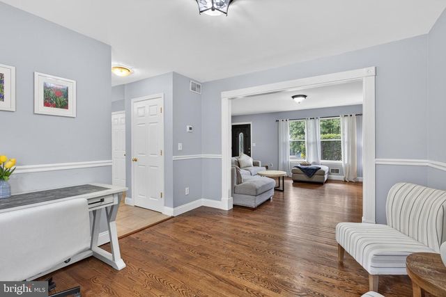 10 COUNTRY RD, Jackson, NJ 08527