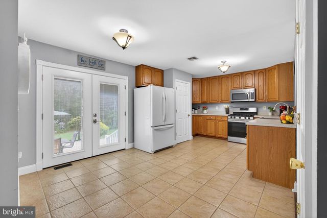 10 COUNTRY RD, Jackson, NJ 08527