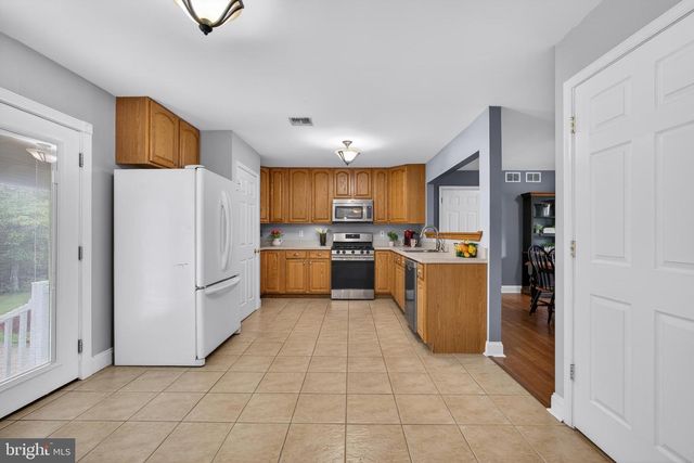 10 COUNTRY RD, Jackson, NJ 08527