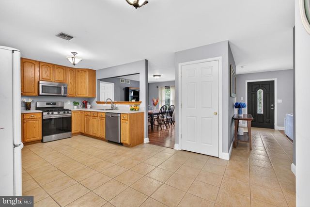 10 COUNTRY RD, Jackson, NJ 08527