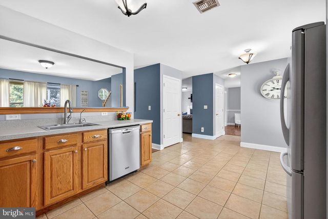 10 COUNTRY RD, Jackson, NJ 08527