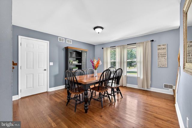 10 COUNTRY RD, Jackson, NJ 08527