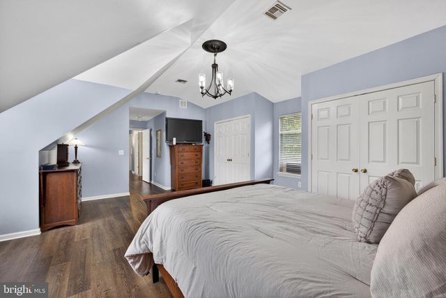 10 COUNTRY RD, Jackson, NJ 08527
