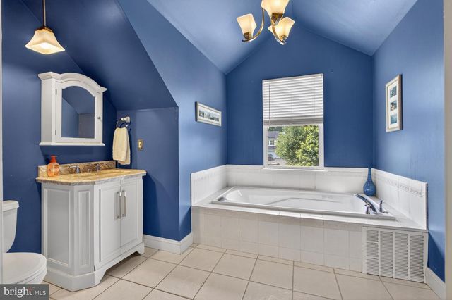10 COUNTRY RD, Jackson, NJ 08527