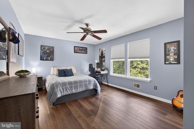 10 COUNTRY RD, Jackson, NJ 08527
