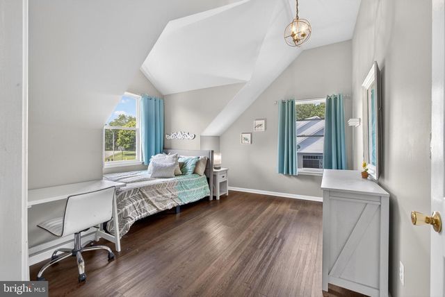 10 COUNTRY RD, Jackson, NJ 08527
