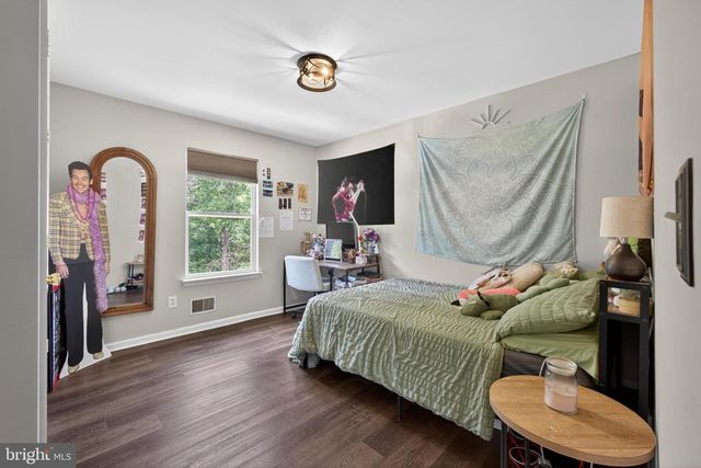 10 COUNTRY RD, Jackson, NJ 08527