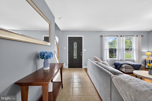10 COUNTRY RD, Jackson, NJ 08527