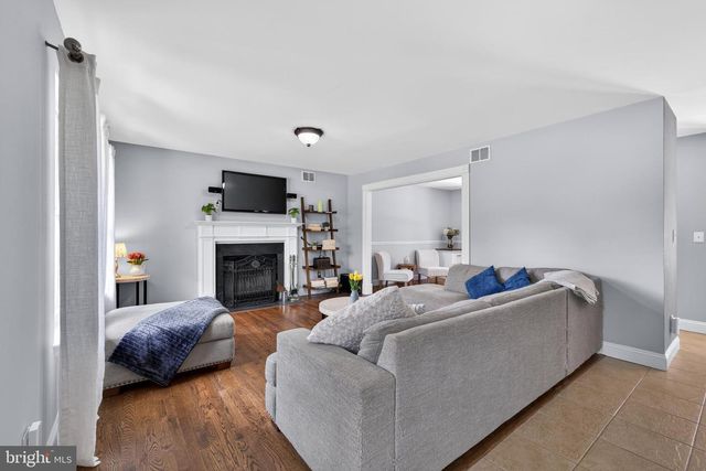 10 COUNTRY RD, Jackson, NJ 08527