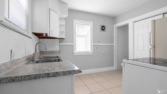 1053 Garfield Avenue, Lincoln Park, MI 48146